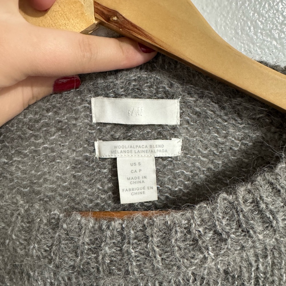 H&M Womens Oversized Wool-Alpaca Blend Cropped Sweater Small Gray Dolman Sleeves - Picture 2 of 4